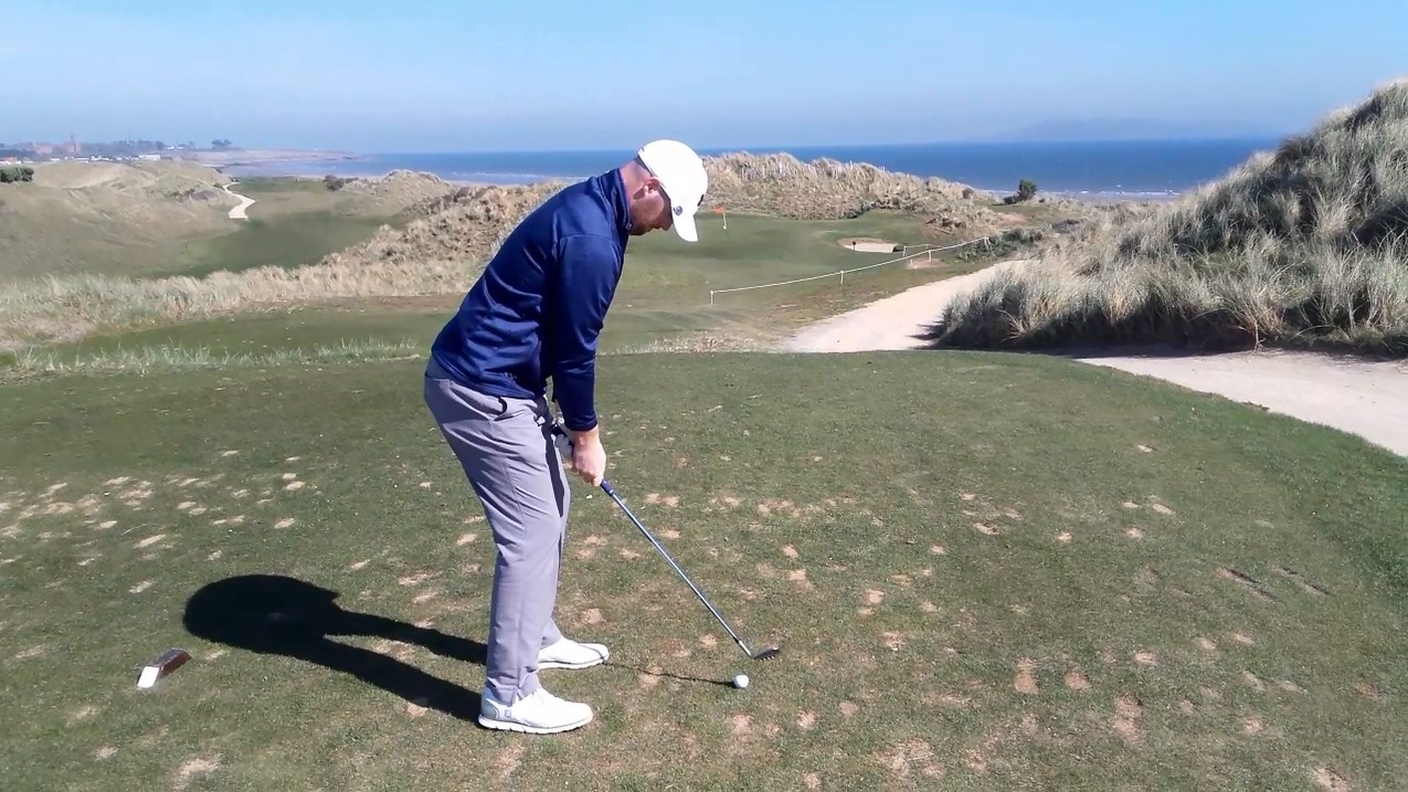 Elite golfers playing great links golf courses in Ireland